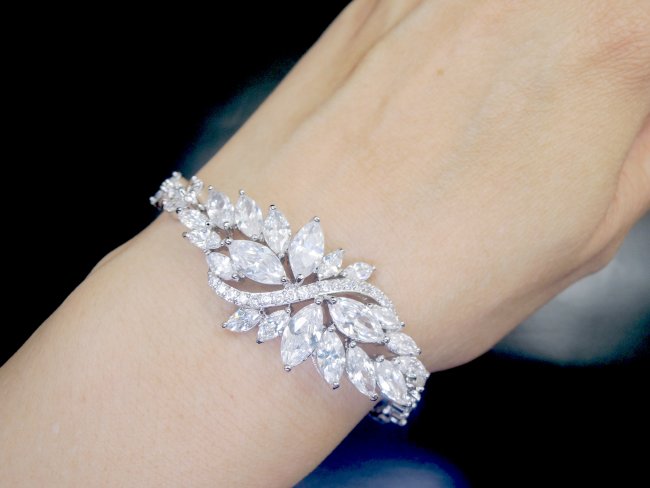 �e�j�X�u���X���b�g�@tennis bracelet �L���[�r�b�N�W���R�j�A�E�A�N�Z�T���[