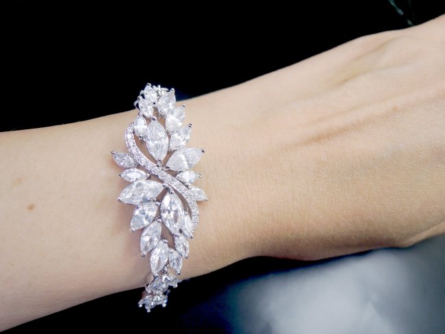 �e�j�X�u���X���b�g�@tennis bracelet �L���[�r�b�N�W���R�j�A�E�A�N�Z�T���[