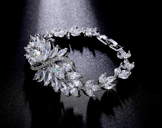 �u���X���b�g�@bracelet �L���[�r�b�N�W���R�j�A�E�A�N�Z�T���[