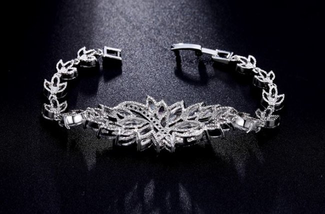 �u���X���b�g�@bracelet �L���[�r�b�N�W���R�j�A�E�A�N�Z�T���[