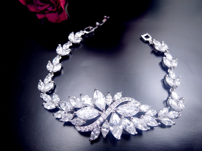 �u���X���b�g�@bracelet �L���[�r�b�N�W���R�j�A�E�A�N�Z�T���[