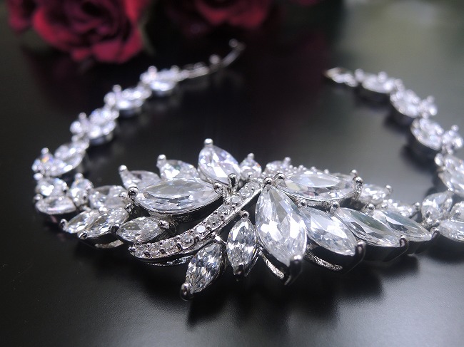 �u���X���b�g�@bracelet �L���[�r�b�N�W���R�j�A�E�A�N�Z�T���[