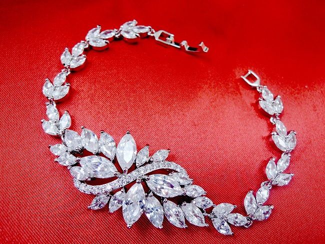 �u���X���b�g�@bracelet �L���[�r�b�N�W���R�j�A�E�A�N�Z�T���[