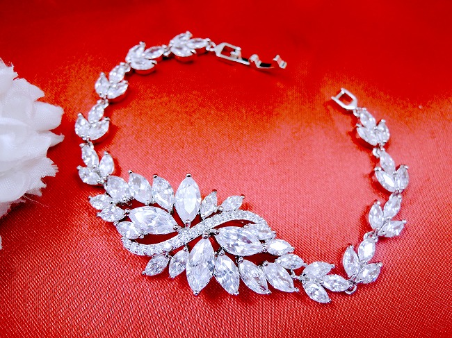 �u���X���b�g�@bracelet �L���[�r�b�N�W���R�j�A�E�A�N�Z�T���[