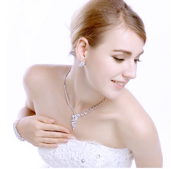 �L���[�r�b�N�W���R�j�A�̃A�N�Z�T���[