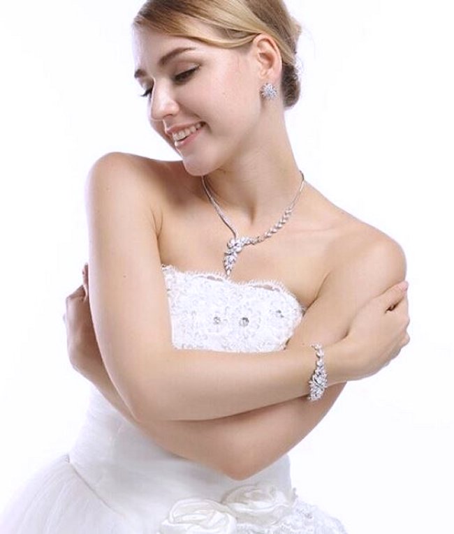 �L���[�r�b�N�W���R�j�A�̃A�N�Z�T���[