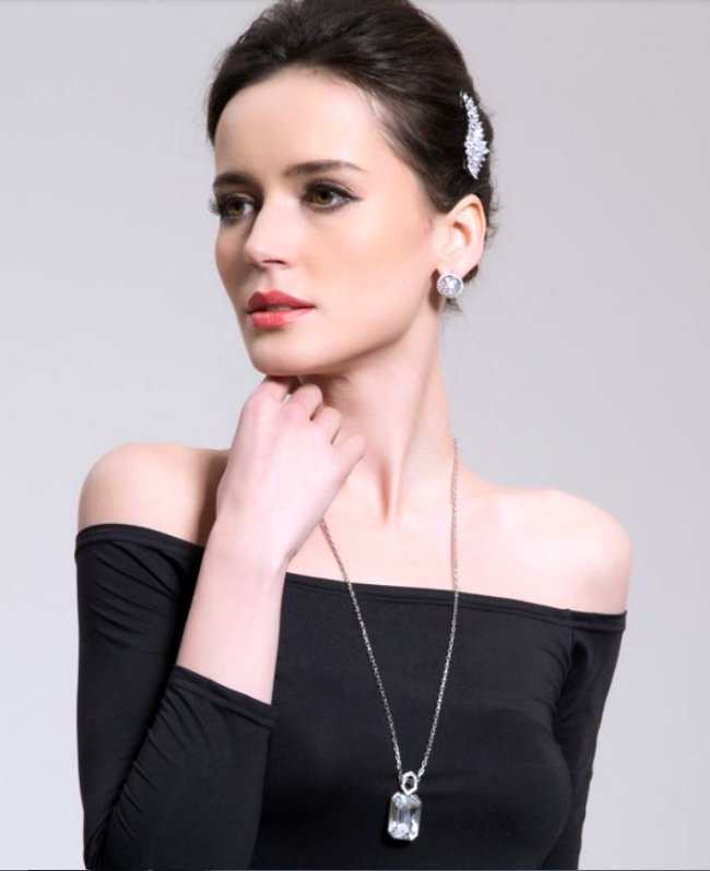 �L���[�r�b�N�W���R�j�A�̃w�A�E�A�N�Z�T���[