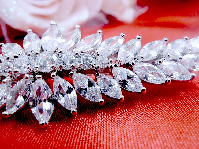 �L���[�r�b�N�W���R�j�A�̃w�A�E�A�N�Z�T���[