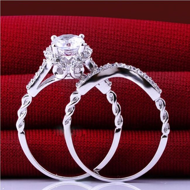 �n�[�g�̃����O