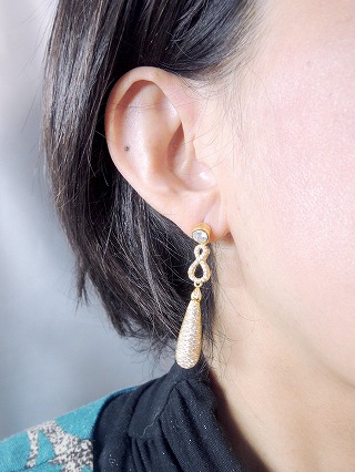 �L���[�r�b�N�W���R�j�A�̃l�b�N���X