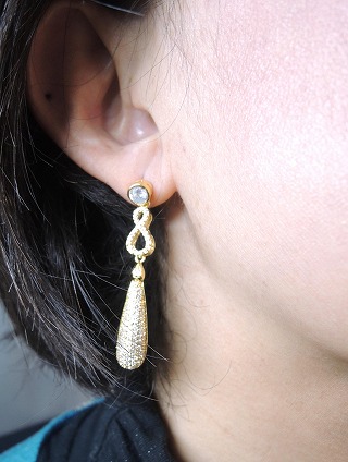 �L���[�r�b�N�W���R�j�A�̃l�b�N���X