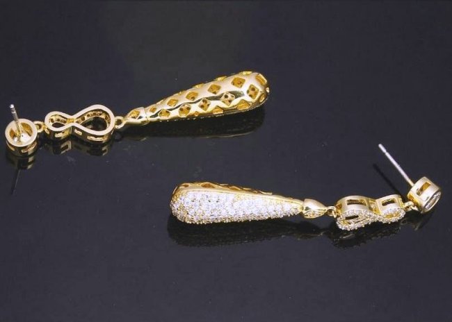 �L���[�r�b�N�W���R�j�A�̃l�b�N���X