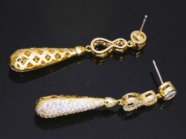 �L���[�r�b�N�W���R�j�A�̃l�b�N���X