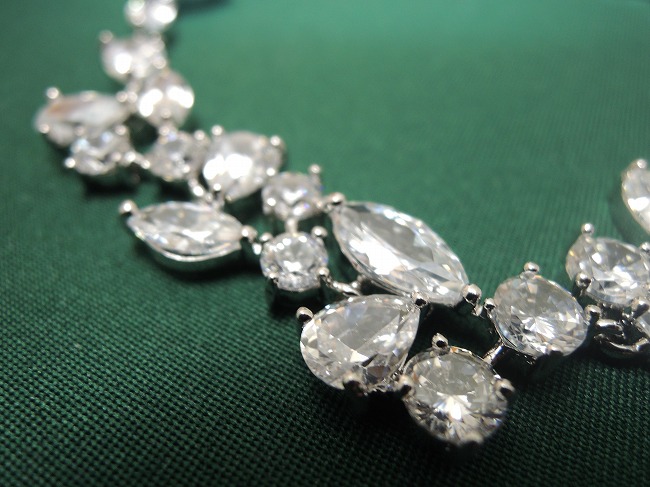 �u���X���b�g bracelet �L���[�r�b�N�W���R�j�A�E�A�N�Z�T���[