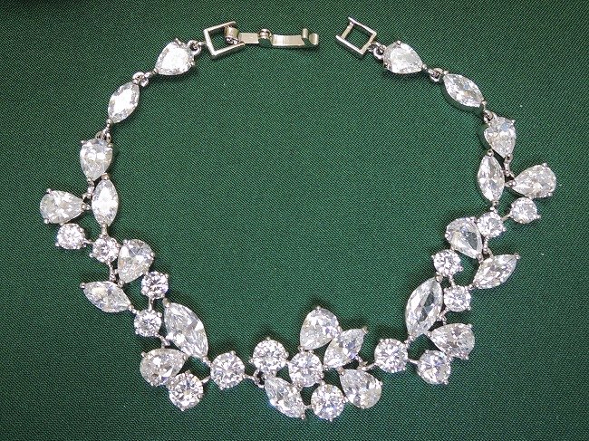 �u���X���b�g bracelet �L���[�r�b�N�W���R�j�A�E�A�N�Z�T���[