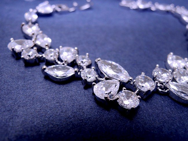 �u���X���b�g bracelet �L���[�r�b�N�W���R�j�A�E�A�N�Z�T���[