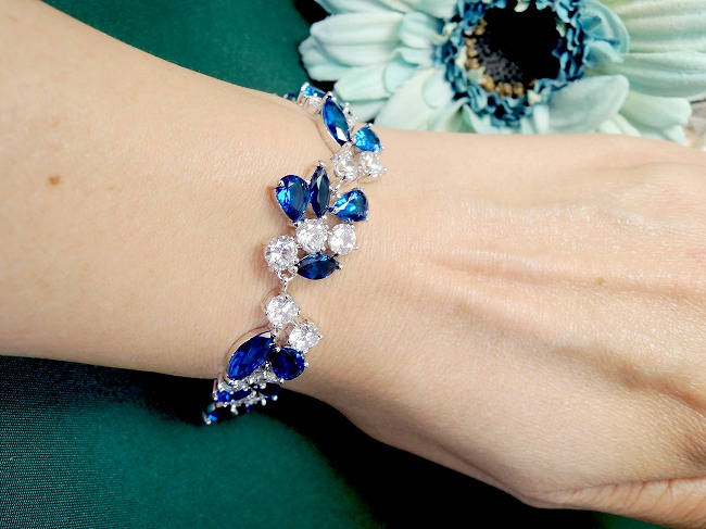 �u���X���b�g bracelet �L���[�r�b�N�W���R�j�A�E�A�N�Z�T���[