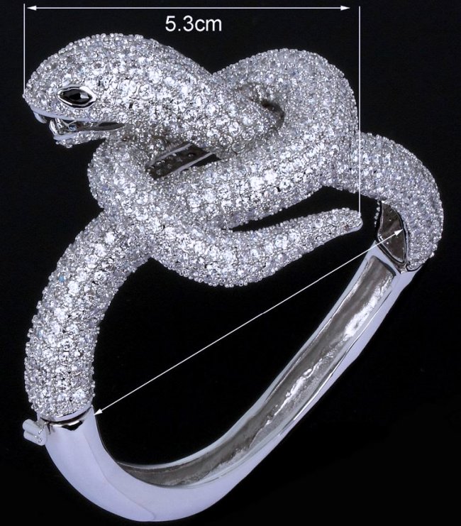 �X�l�[�N�@�o���O���E�u���X���b�g�@�L���[�r�b�N�W���R�j�A�E�A�N�Z�T���[