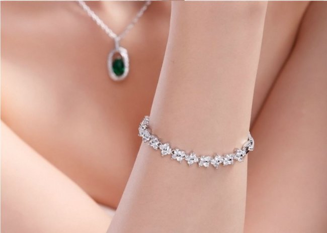 �u���X���b�g�@bracelet �L���[�r�b�N�W���R�j�A�E�A�N�Z�T���[