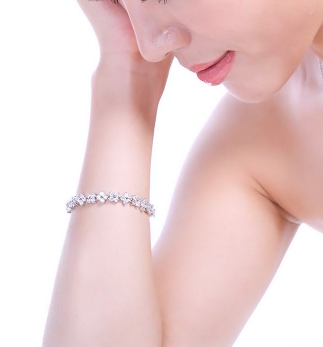 �u���X���b�g�@bracelet �L���[�r�b�N�W���R�j�A�E�A�N�Z�T���[