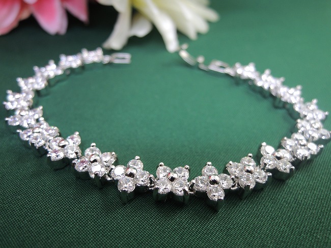 �u���X���b�g�@bracelet �L���[�r�b�N�W���R�j�A�E�A�N�Z�T���[