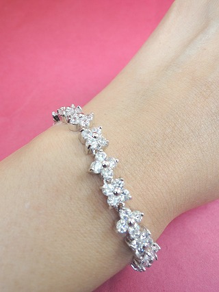 �u���X���b�g�@bracelet �L���[�r�b�N�W���R�j�A�E�A�N�Z�T���[