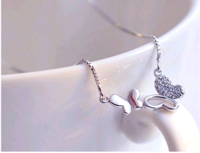 �o�^�t���C�@�}�C�N���E�p���F�@�y���_���g�E�l�b�N���X�@�L���[�r�b�N�W���R�j�A�E�A�N�Z�T���[