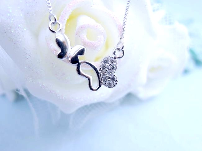 �o�^�t���C�@�}�C�N���E�p���F�@�y���_���g�E�l�b�N���X�@�L���[�r�b�N�W���R�j�A�E�A�N�Z�T���[