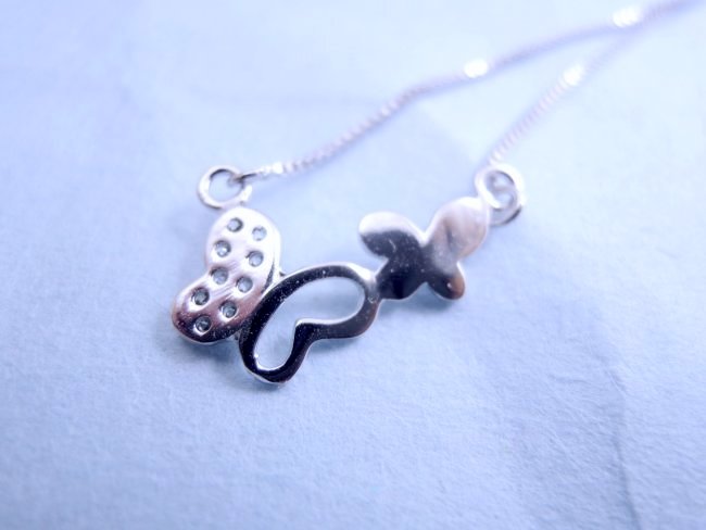 �o�^�t���C�@�}�C�N���E�p���F�@�y���_���g�E�l�b�N���X�@�L���[�r�b�N�W���R�j�A�E�A�N�Z�T���[