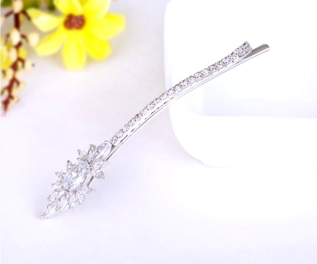 �L���[�r�b�N�W���R�j�A�̃w�A�E�A�N�Z�T���[