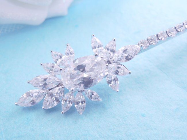 �L���[�r�b�N�W���R�j�A�̃w�A�E�A�N�Z�T���[