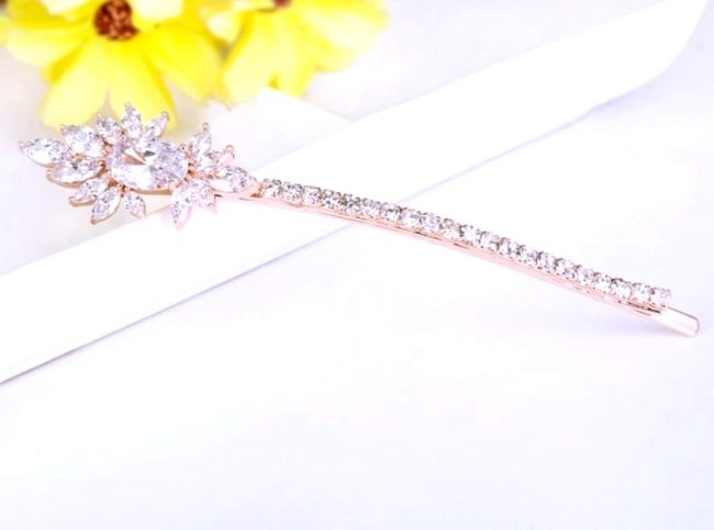 �L���[�r�b�N�W���R�j�A�̃w�A�E�A�N�Z�T���[