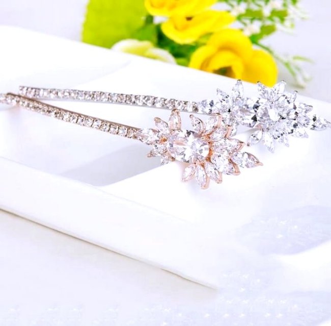 �L���[�r�b�N�W���R�j�A�̃w�A�E�A�N�Z�T���[