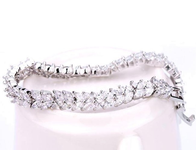 �e�j�X�u���X���b�g�@tennis bracelet �L���[�r�b�N�W���R�j�A�E�A�N�Z�T���[