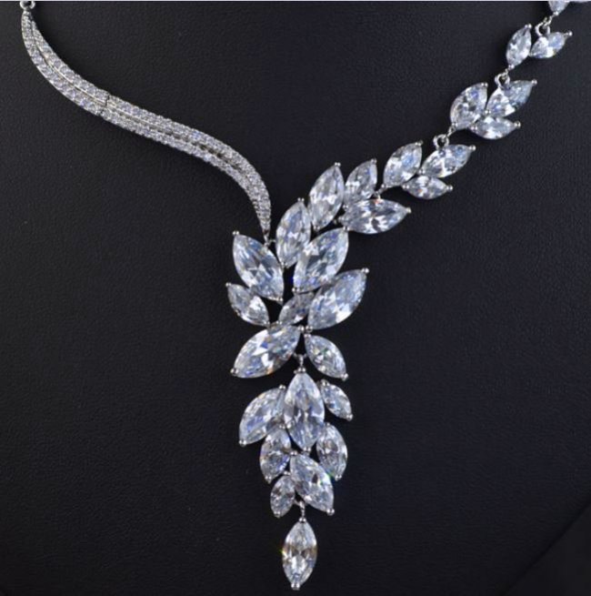 �L���[�r�b�N�W���R�j�A�̃l�b�N���X