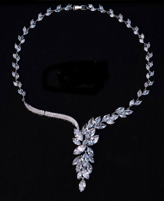 �L���[�r�b�N�W���R�j�A�̃l�b�N���X