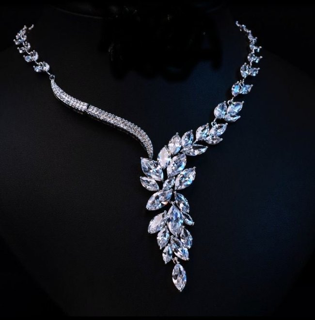 �L���[�r�b�N�W���R�j�A�̃l�b�N���X