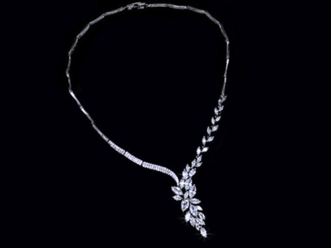 �L���[�r�b�N�W���R�j�A�̃l�b�N���X