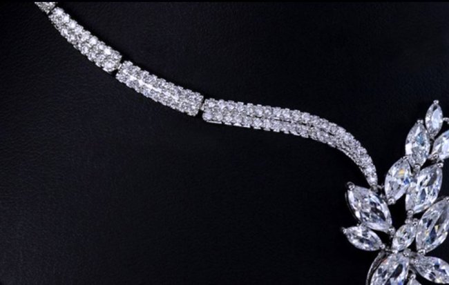 �L���[�r�b�N�W���R�j�A�̃l�b�N���X