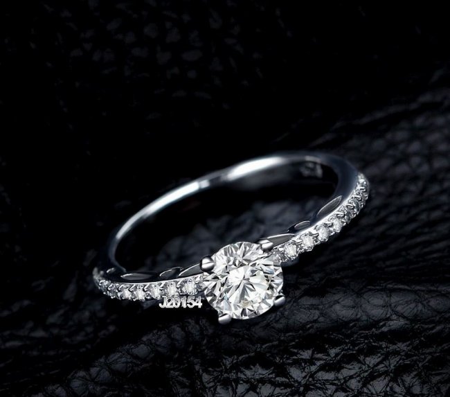 �L���[�r�b�N�W���R�j�A�̃����O