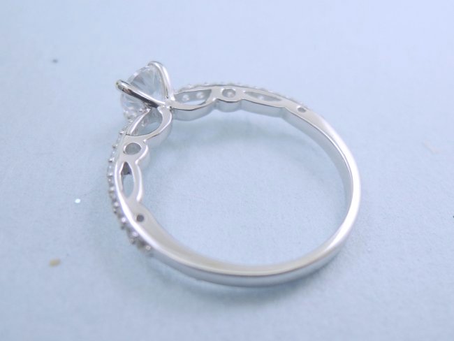 �L���[�r�b�N�W���R�j�A�̃����O