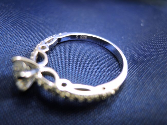 �L���[�r�b�N�W���R�j�A�̃����O