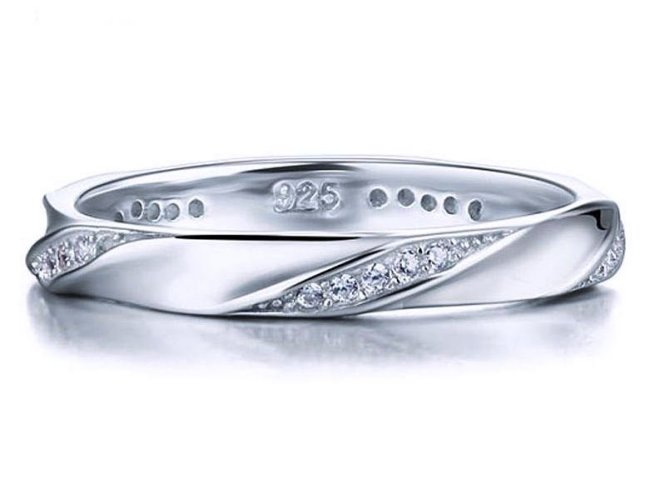 �L���[�r�b�N�W���R�j�A�̃����O