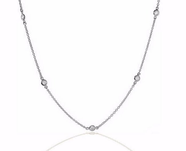 �A�N�Z�T���[�@�l�b�N���X