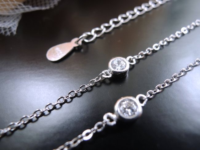 �A�N�Z�T���[�@�l�b�N���X