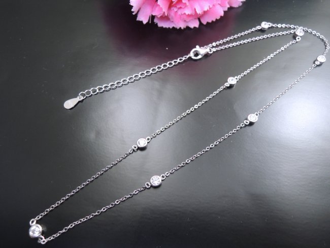 �A�N�Z�T���[�@�l�b�N���X