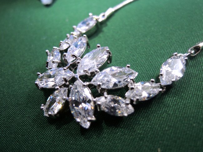 �o�^�t���C�@�}�C�N���E�p���F�@�y���_���g�E�l�b�N���X�@�L���[�r�b�N�W���R�j�A�E�A�N�Z�T���[