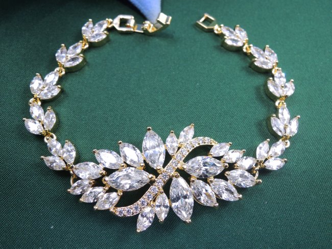 �u���X���b�g�@bracelet �L���[�r�b�N�W���R�j�A�E�A�N�Z�T���[