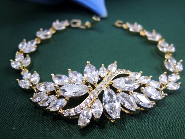 �u���X���b�g�@bracelet �L���[�r�b�N�W���R�j�A�E�A�N�Z�T���[