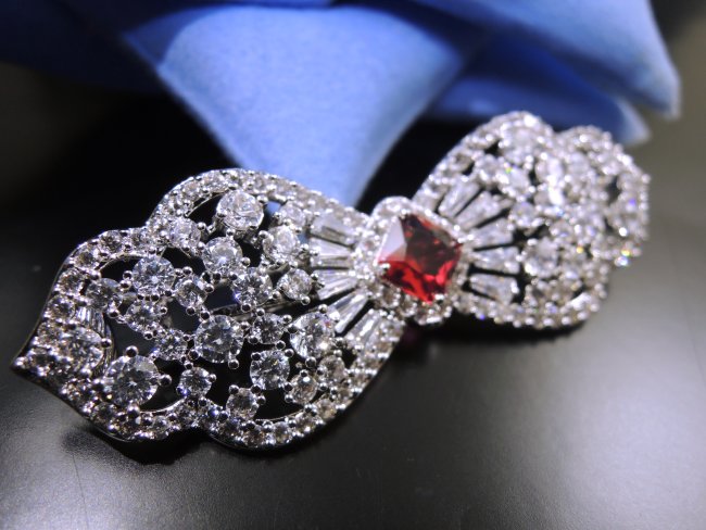 �L���[�r�b�N�W���R�j�A�̃w�A�E�A�N�Z�T���[